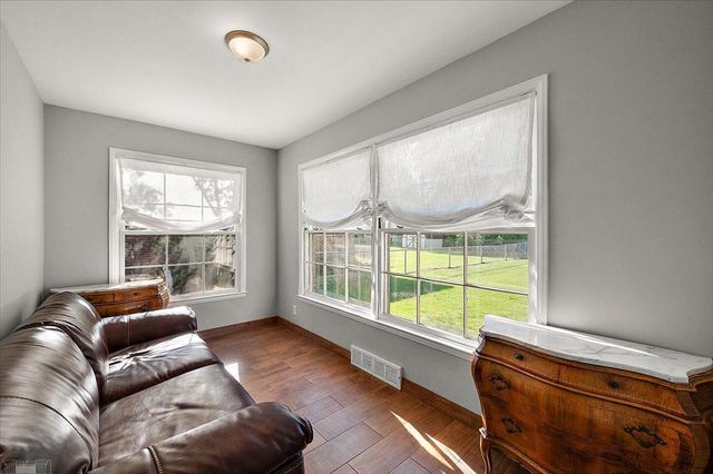 1111 S Renaud Road, Grosse Pointe Woods, MI 48236