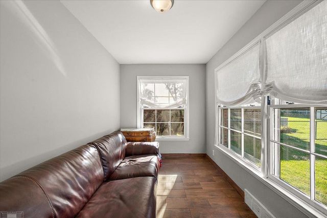 1111 S Renaud Road, Grosse Pointe Woods, MI 48236