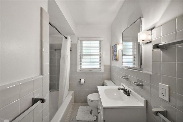 1111 S Renaud Road, Grosse Pointe Woods, MI 48236