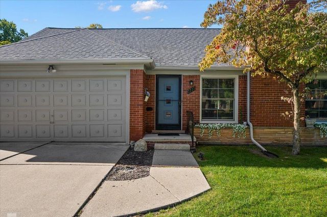 1111 S Renaud Road, Grosse Pointe Woods, MI 48236