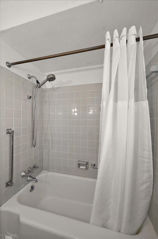 1111 S Renaud Road, Grosse Pointe Woods, MI 48236