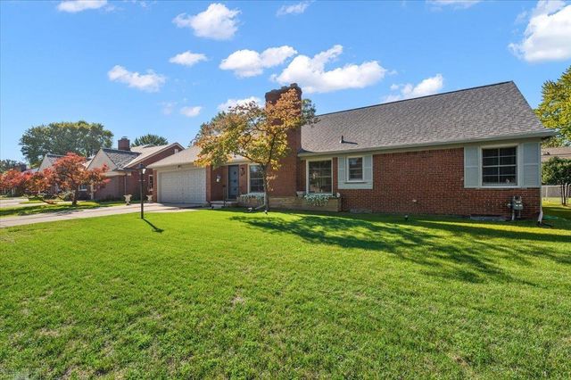 1111 S Renaud Road, Grosse Pointe Woods, MI 48236