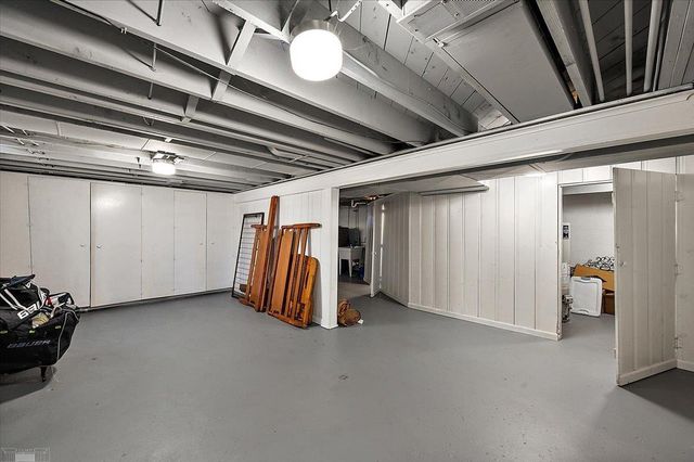 1111 S Renaud Road, Grosse Pointe Woods, MI 48236