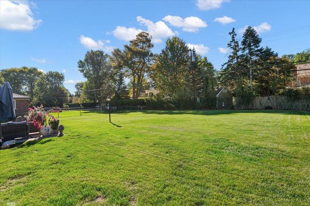 1111 S Renaud Road, Grosse Pointe Woods, MI 48236