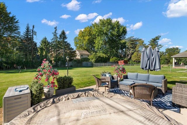 1111 S Renaud Road, Grosse Pointe Woods, MI 48236