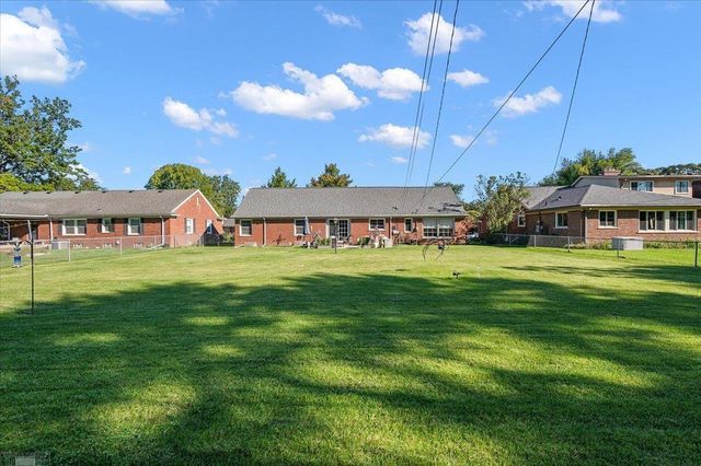 1111 S Renaud Road, Grosse Pointe Woods, MI 48236