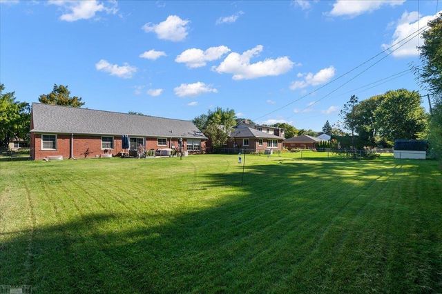 1111 S Renaud Road, Grosse Pointe Woods, MI 48236
