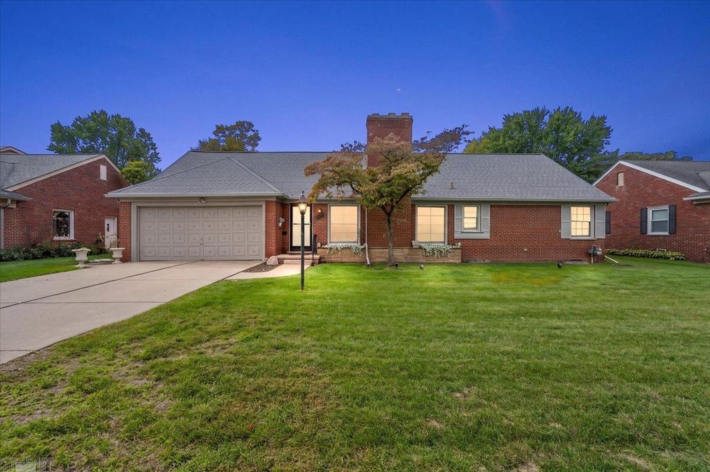 1111 S Renaud Road, Grosse Pointe Woods, MI 48236