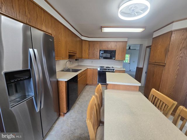 951 OLD SWEDE RD, Douglassville, PA 19518