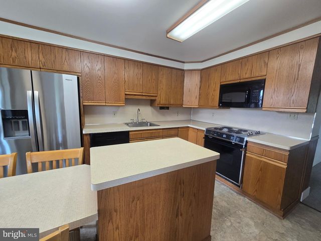 951 OLD SWEDE RD, Douglassville, PA 19518