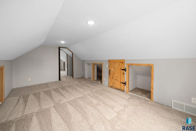 2720 S Summit Ave, Sioux Falls, SD 57105