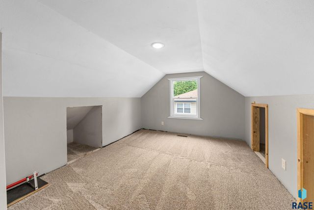 2720 S Summit Ave, Sioux Falls, SD 57105