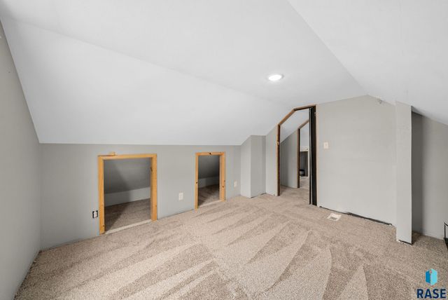 2720 S Summit Ave, Sioux Falls, SD 57105