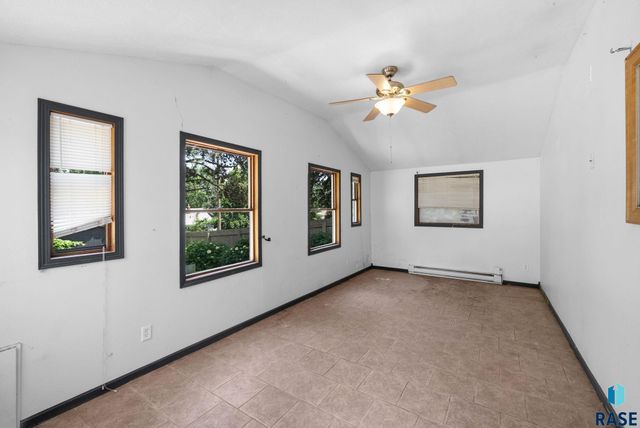 2720 S Summit Ave, Sioux Falls, SD 57105