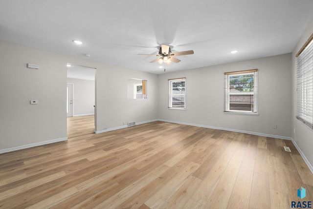 2720 S Summit Ave, Sioux Falls, SD 57105