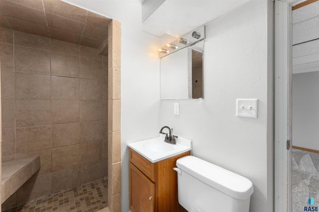 2720 S Summit Ave, Sioux Falls, SD 57105