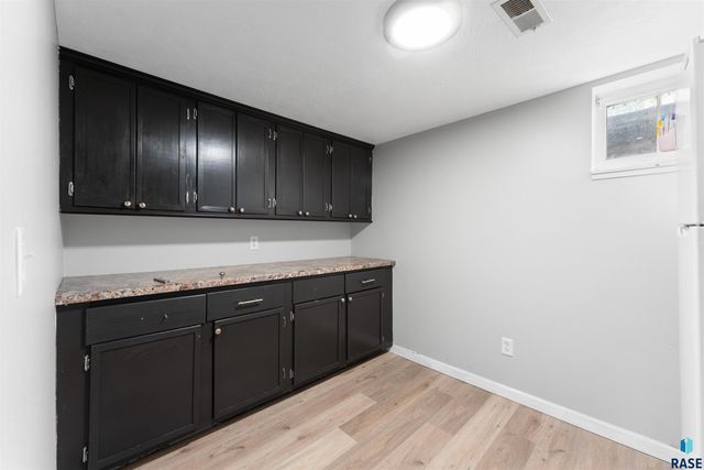 2720 S Summit Ave, Sioux Falls, SD 57105