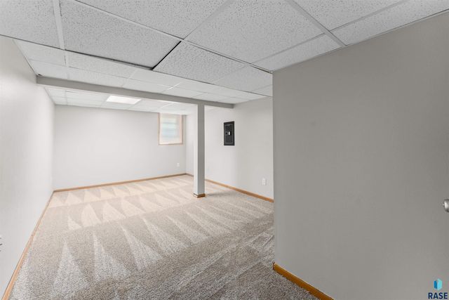 2720 S Summit Ave, Sioux Falls, SD 57105