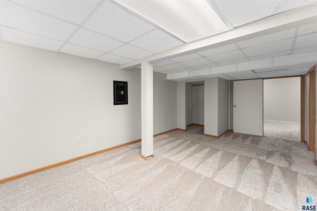 2720 S Summit Ave, Sioux Falls, SD 57105