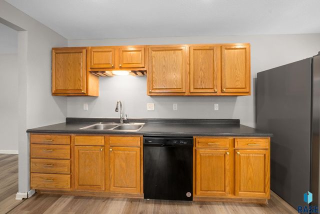 2720 S Summit Ave, Sioux Falls, SD 57105
