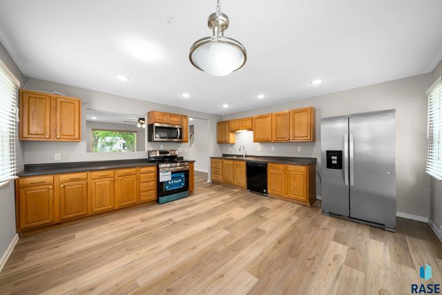 2720 S Summit Ave, Sioux Falls, SD 57105