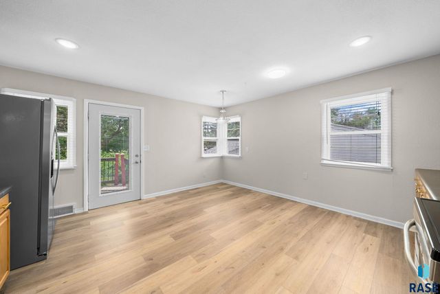 2720 S Summit Ave, Sioux Falls, SD 57105