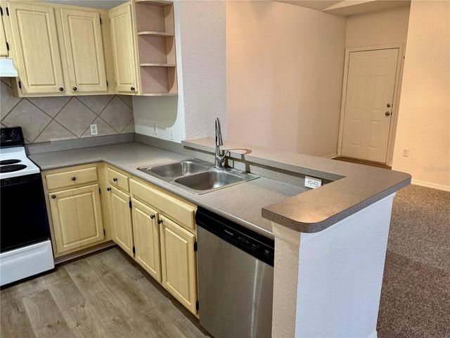 1225 LAKE SHADOW CIRCLE 14305, Maitland, FL 32751