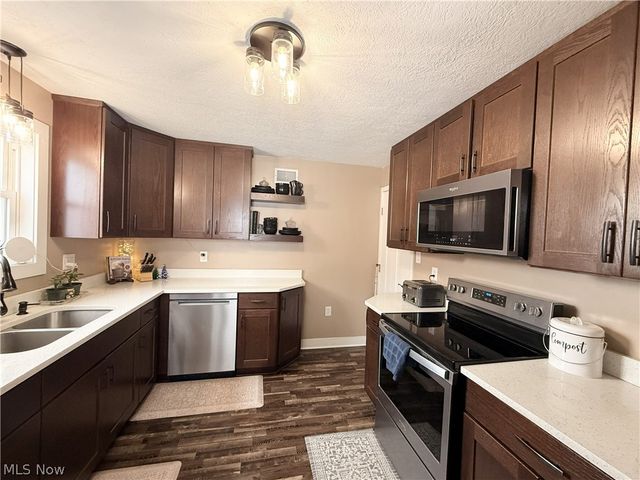 7184 State Route 43, Bergholz, OH 43908