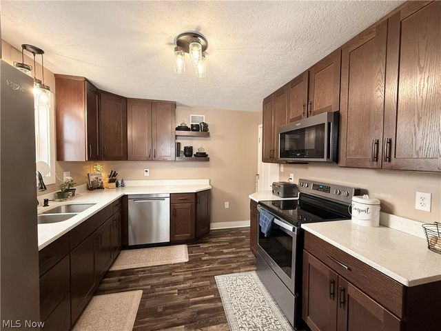 7184 State Route 43, Bergholz, OH 43908