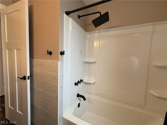 7184 State Route 43, Bergholz, OH 43908