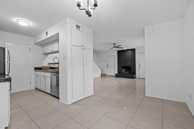 4413 Whispering Valley DR D, Austin, TX 78727