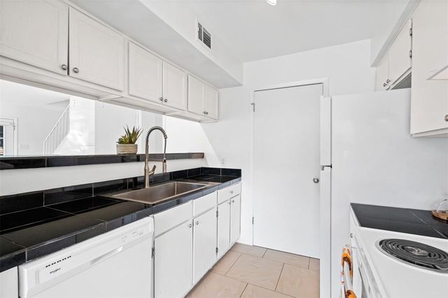 4413 Whispering Valley DR D, Austin, TX 78727