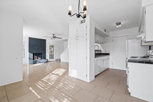4413 Whispering Valley DR D, Austin, TX 78727