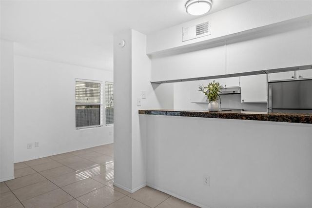 4413 Whispering Valley DR D, Austin, TX 78727