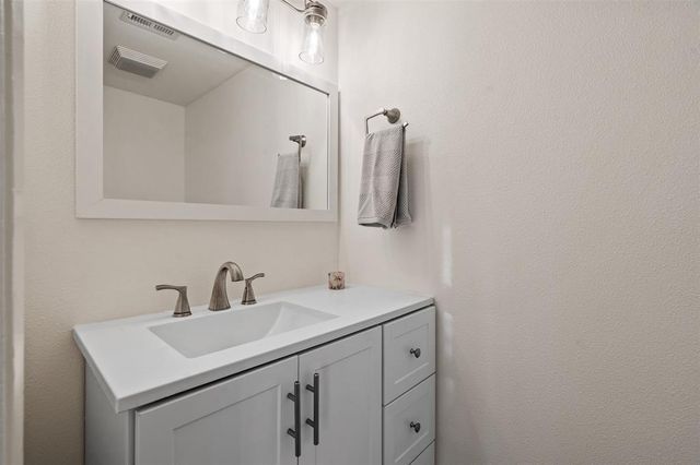 4413 Whispering Valley DR D, Austin, TX 78727