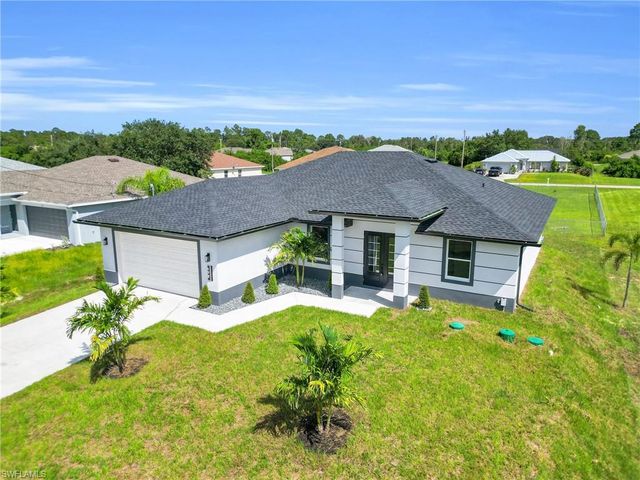 172 Pembroke ST, Lehigh Acres, FL 33974