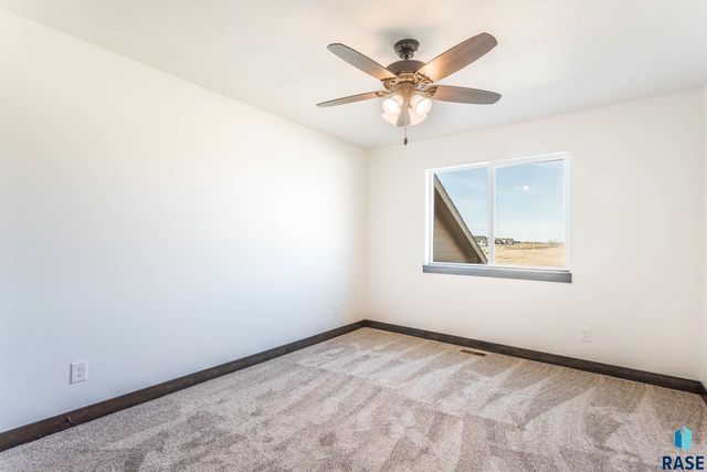 518 Shirley St Street, Harrisburg, SD 57032