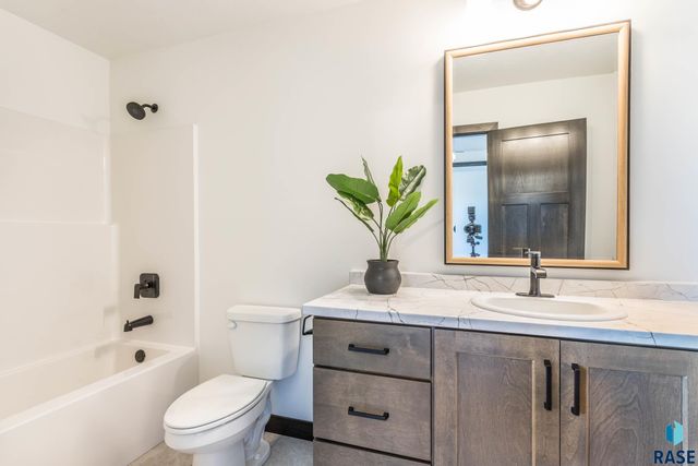 518 Shirley St Street, Harrisburg, SD 57032