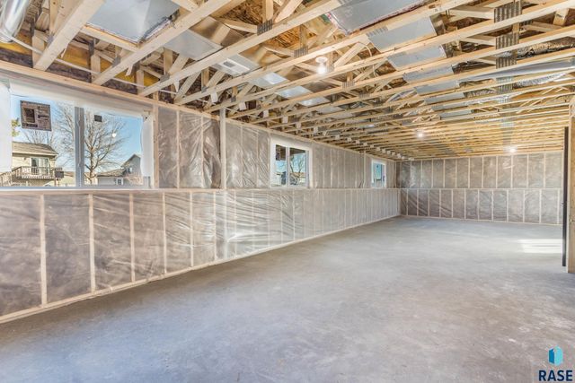 518 Shirley St Street, Harrisburg, SD 57032