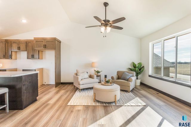 518 Shirley St Street, Harrisburg, SD 57032