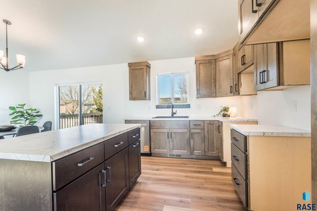 518 Shirley St Street, Harrisburg, SD 57032