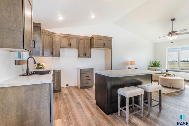 518 Shirley St Street, Harrisburg, SD 57032