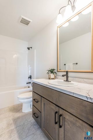 518 Shirley St Street, Harrisburg, SD 57032