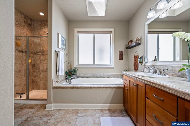 426 Troon Av, Woodburn, OR 97071