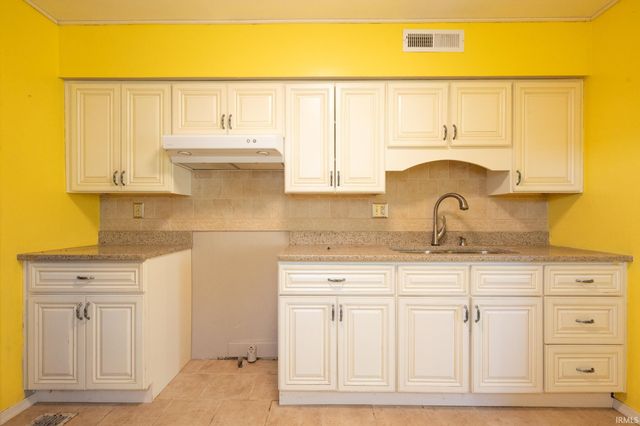 2205 S Vine Street, Muncie, IN 47302