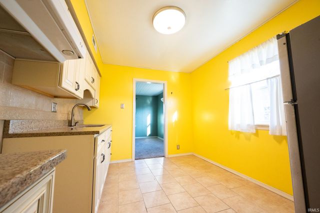 2205 S Vine Street, Muncie, IN 47302