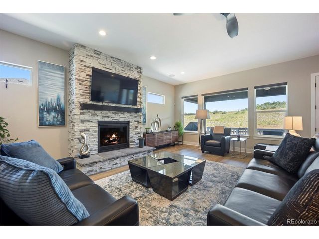 124 Scrubjay Ln, Castle Rock, CO 80104
