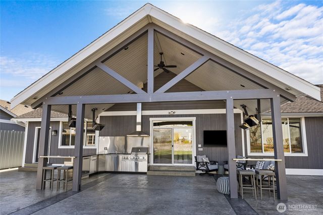 1407 N Canterbury Drive, Ellensburg, WA 98926