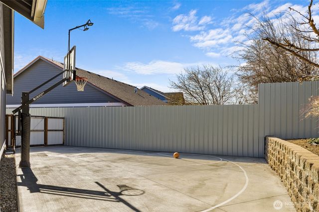 1407 N Canterbury Drive, Ellensburg, WA 98926