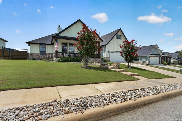 109 Bayberry Ct, La Vernia, TX 78121